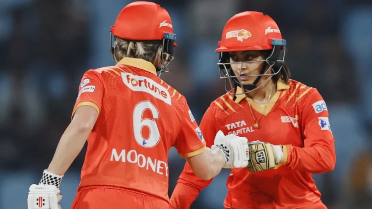 Deol's Heroic 70 and Meghna's Three Wickets Help Gujarat Giants Win!