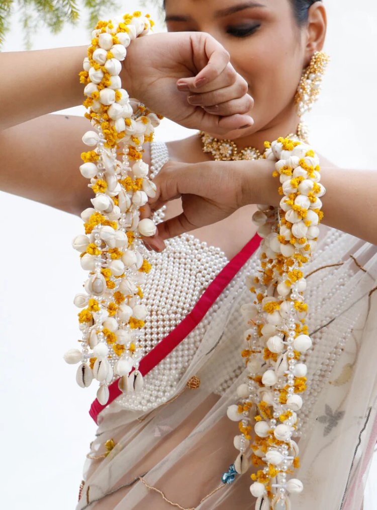 How to Style Your Flower Jewellery Set for a Timeless Look