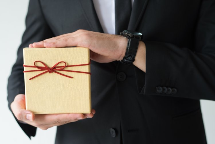 Elevate Your Brand Presence with Luxurious and Impactful Corporate Gifting Dubai Solutions