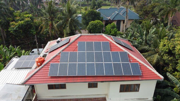Cara Kerja Panel Surya Atap dan Manfaatnya untuk Rumah Anda