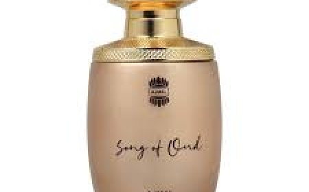 روز وود: عطر الأخشاب الفاخرة الذي يجب أن تجربه