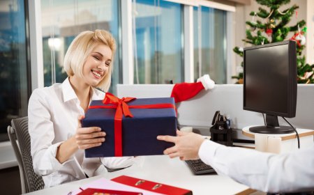 How to Choose the Best Premium Corporate Gifts in Singapore