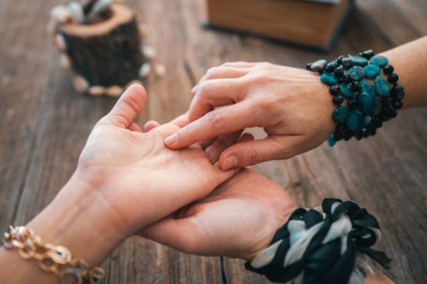 What Is Psychic Reading & How Does It Helps Individuals