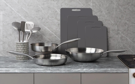 Why Are Serious Cooks Switching to a Titanium Professional Cookware Set?