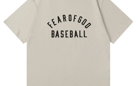 Essential Hoodie – Your Go-To Layer for Chilly Days and Nights