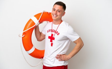 The Role of Lifeguard Services in Dubai's Thriving Water Sports Scene