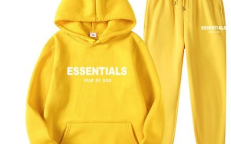 Why the Essential Hoodie is a Must-Have for Fashion Lovers
