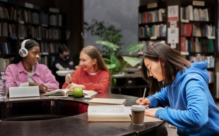 Gujarat BBA Admissions 2025: Why Centralized vs Decentralized Systems Matter