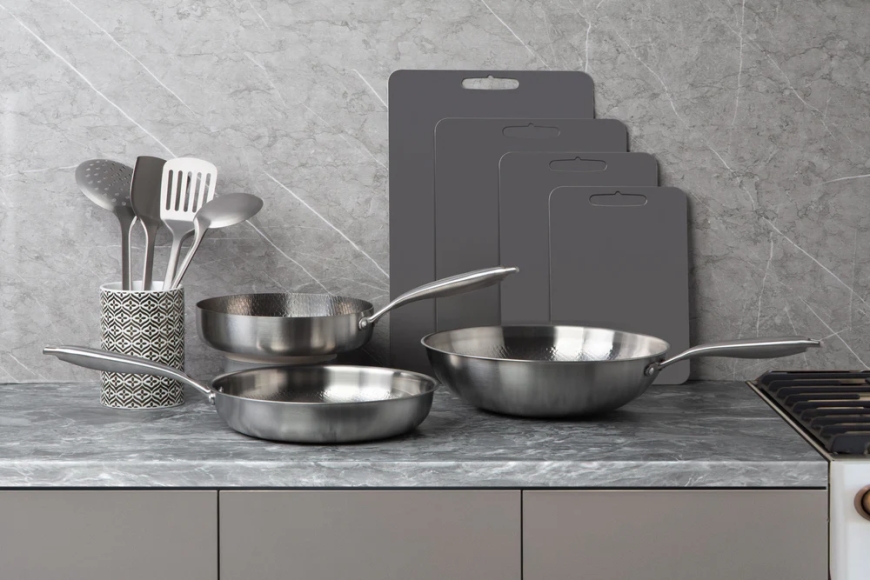 Why Are Serious Cooks Switching to a Titanium Professional Cookware Set?