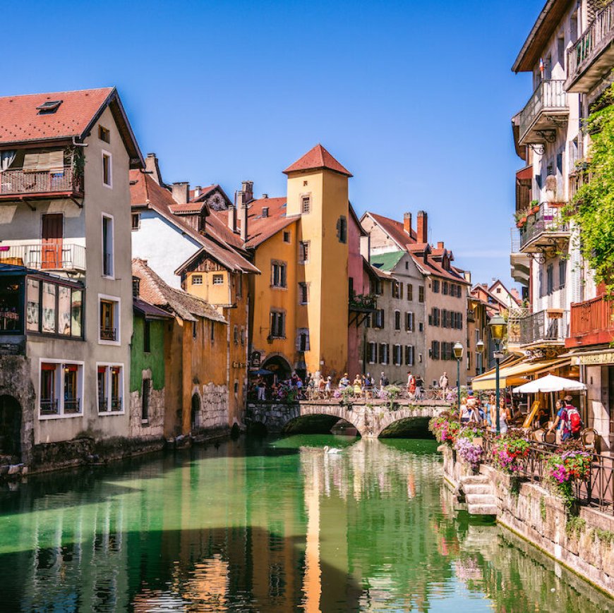 Learn French in Annecy with Certified Teachers and Scenic Mountain Views