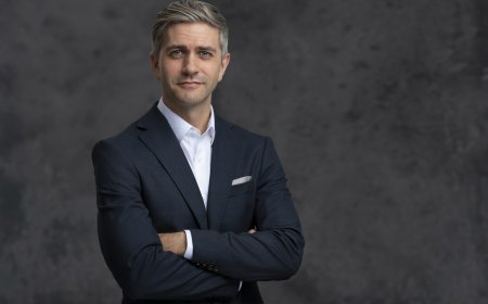 Why Does Headshot Photography Singapore Matter — And How COCO Creative Studio Gets It Right?