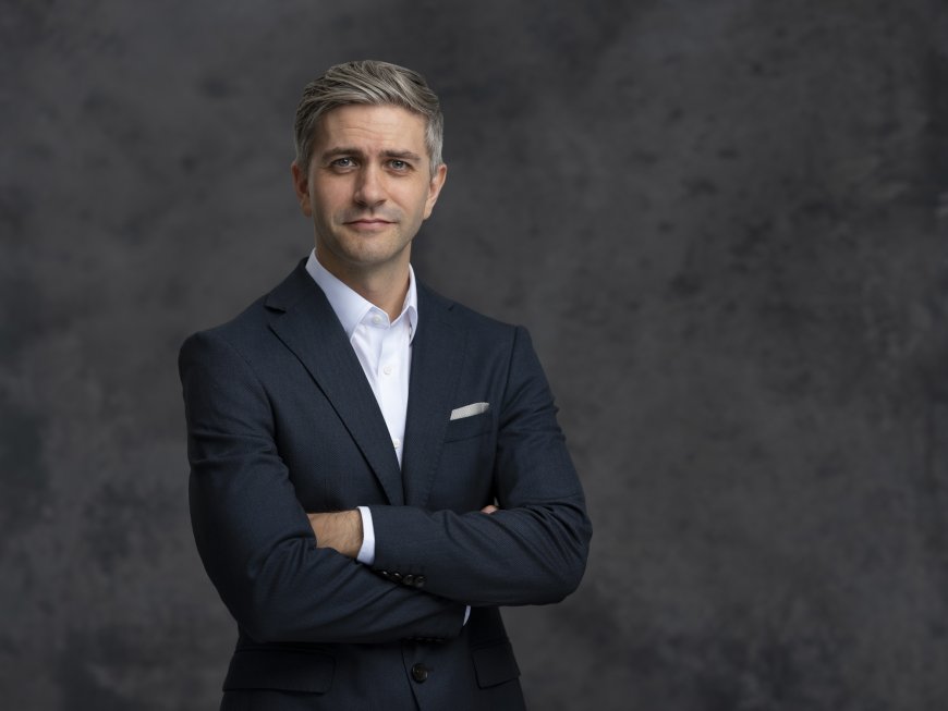 Why Does Headshot Photography Singapore Matter — And How COCO Creative Studio Gets It Right?