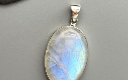 Moonstone Benefits for Emotional Healing and Inner Harmony