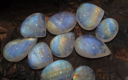 Moonstone Benefits for Emotional Healing and Inner Harmony