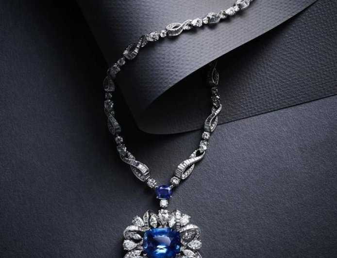 Blue Sapphire Necklaces Are Dominating Red Carpet Events: Here's Why