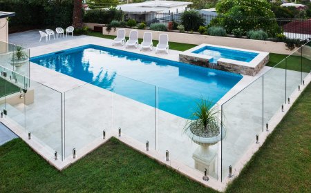 What Are the Top Modern Pool Fencing Trends Today?