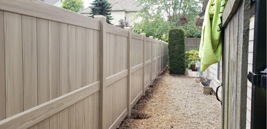 Custom Wood and Vinyl Fencing in the USA: The Perfect Blend of Style and Strength