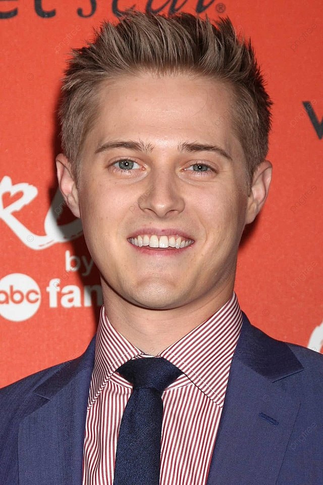 Lucas Grabeel
